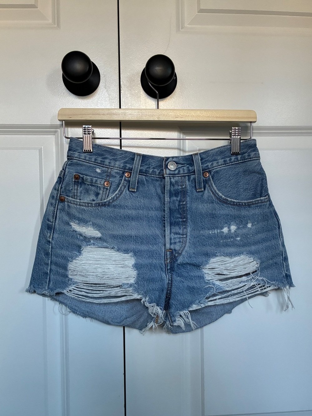 Levi’s 501 Shorts- W25